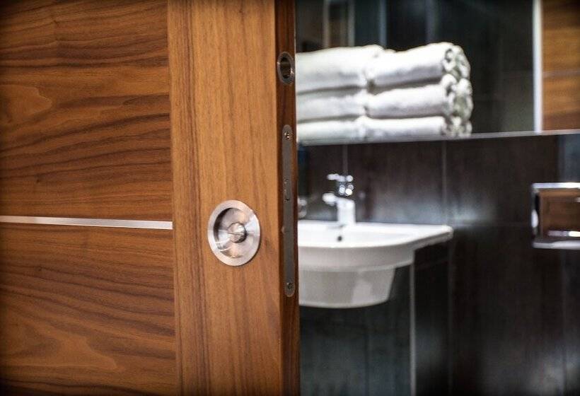 标准单人间, The W14 Kensington