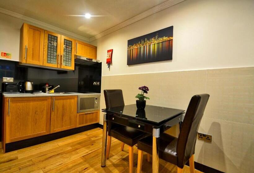 스탠다드 스튜디오, Hyde Park Apartments