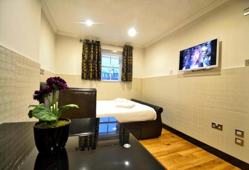 스탠다드 스튜디오, Hyde Park Apartments