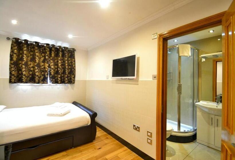 스탠다드 스튜디오, Hyde Park Apartments