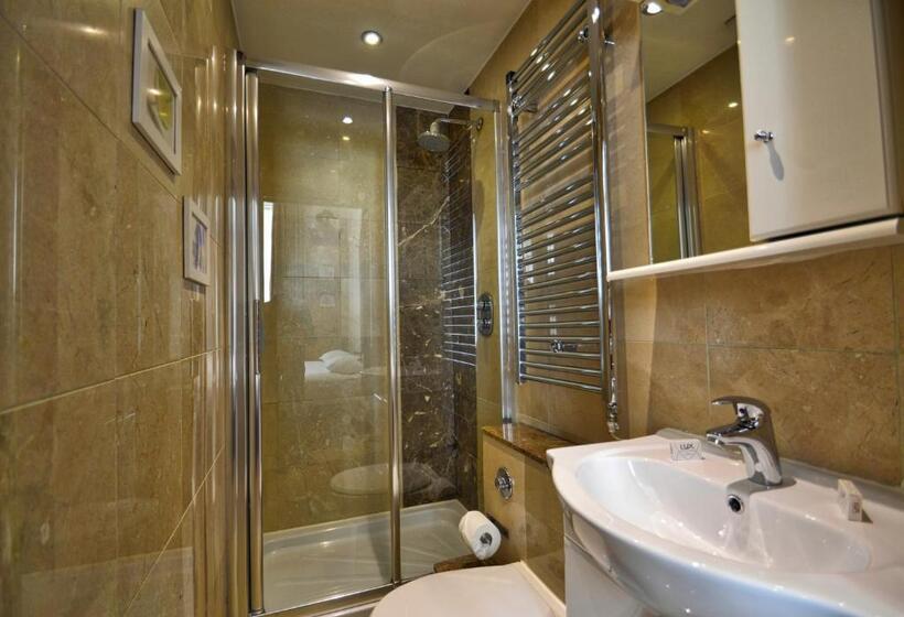 스탠다드 스튜디오, Hyde Park Apartments