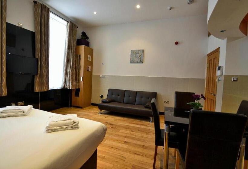 스탠다드 스튜디오, Hyde Park Apartments