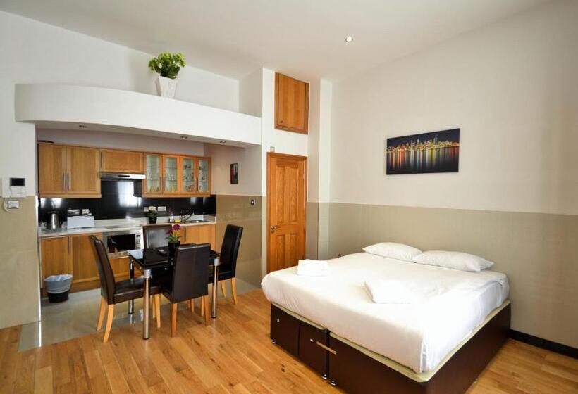 스탠다드 스튜디오, Hyde Park Apartments