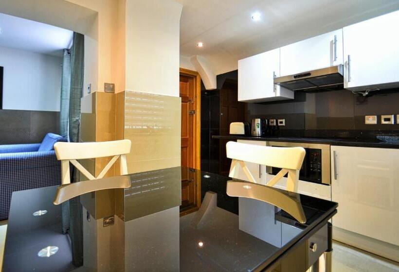 침실 2개 아파트, Hyde Park Apartments