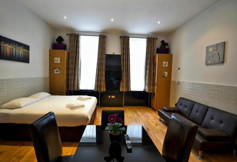 스탠다드 스튜디오, Hyde Park Apartments