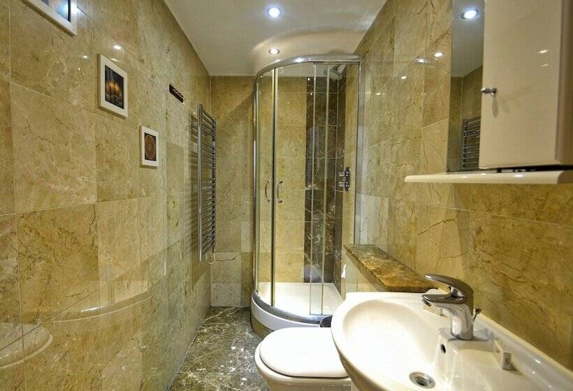 침실 2개 아파트, Hyde Park Apartments