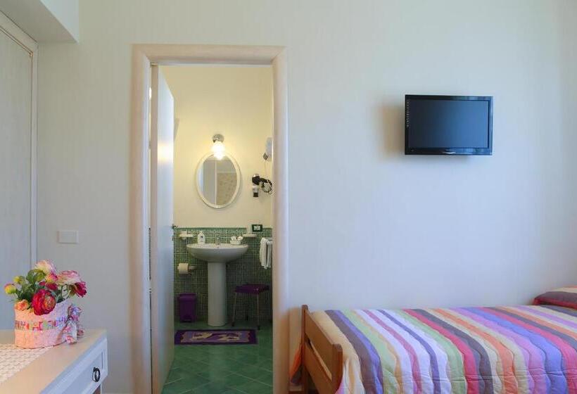 스탠다드 트리플 룸, Villa Dei Giardini