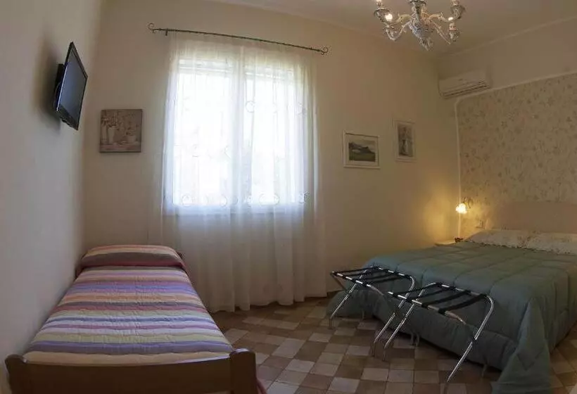 اتاق استاندارد سه نفره, Villa Dei Giardini