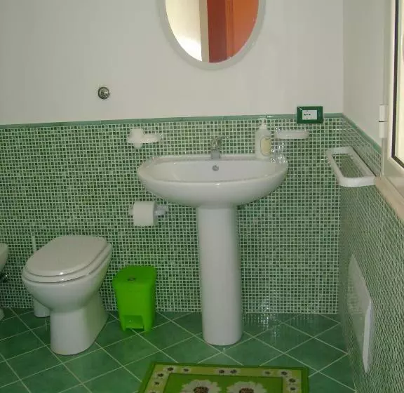 اتاق استاندارد سه نفره, Villa Dei Giardini