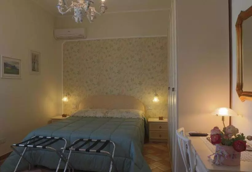 اتاق استاندارد سه نفره, Villa Dei Giardini