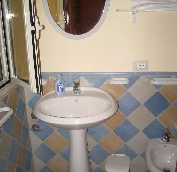 اتاق استاندارد چهار تخته, Villa Dei Giardini