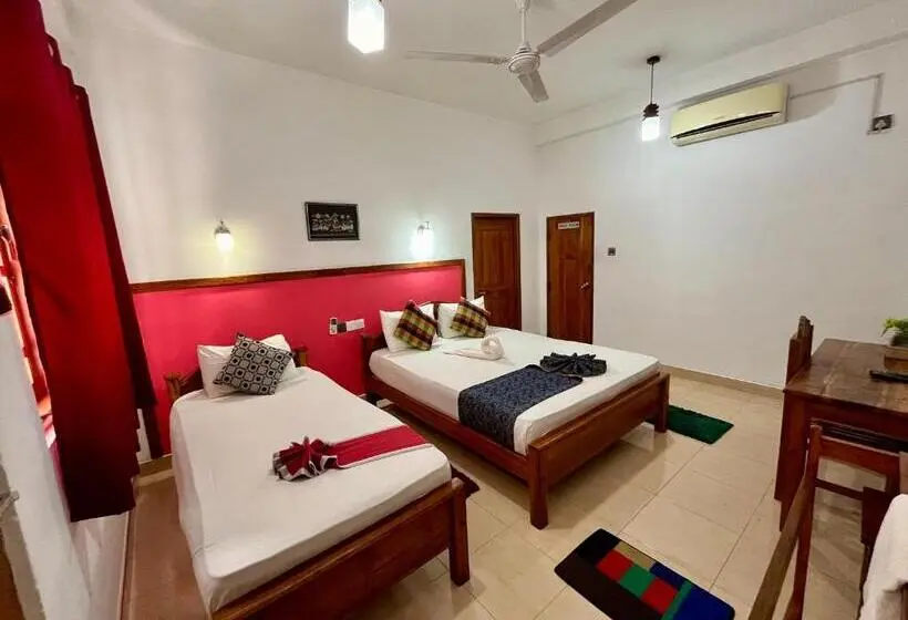 Chambre Triple Basique, Green View Buttala