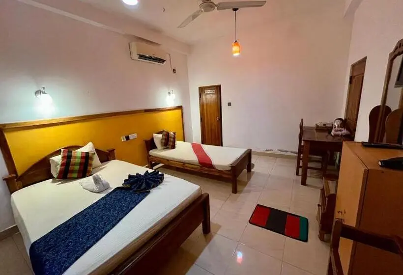 Chambre Triple Basique, Green View Buttala