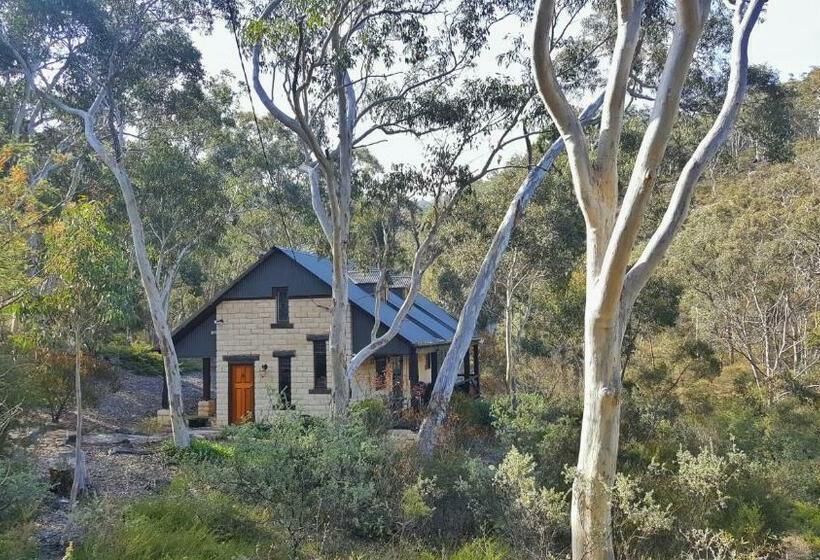 דירת חדר, Maya Sanctuary