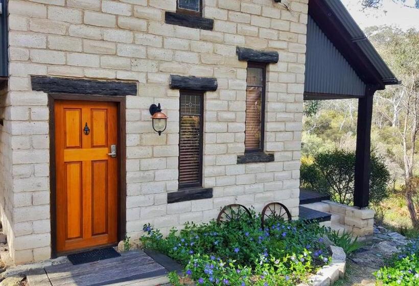 דירת חדר, Maya Sanctuary