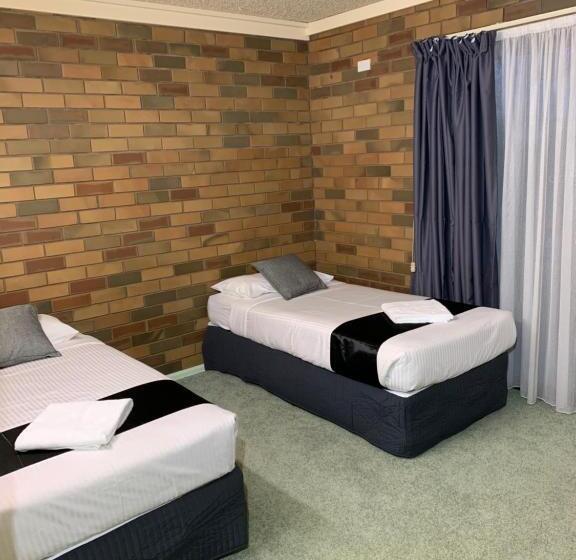 חדר משפחתי, Tatura Country Motel