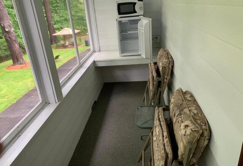 Номер Deluxe, Towne Lyne Motel