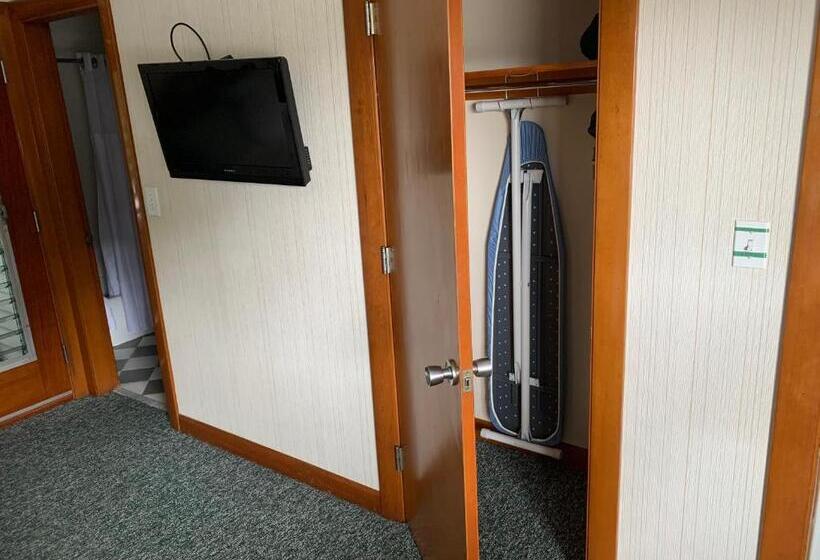 Номер Deluxe, Towne Lyne Motel