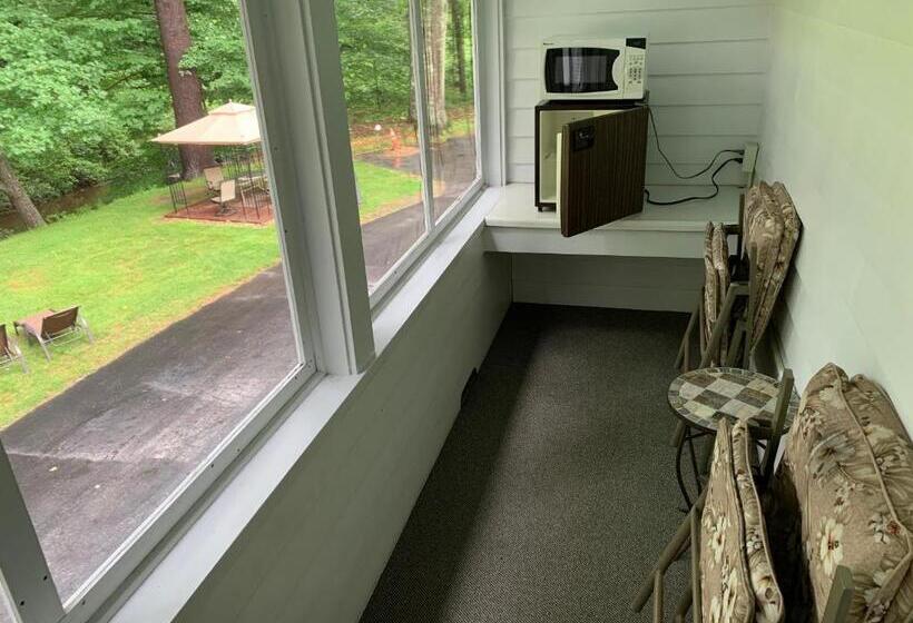 Номер Deluxe, Towne Lyne Motel