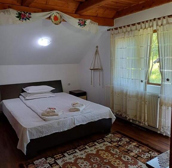 Стандартный внешний трехместный номер с ванной комнатой, Pensiunea Ileana Teleptean