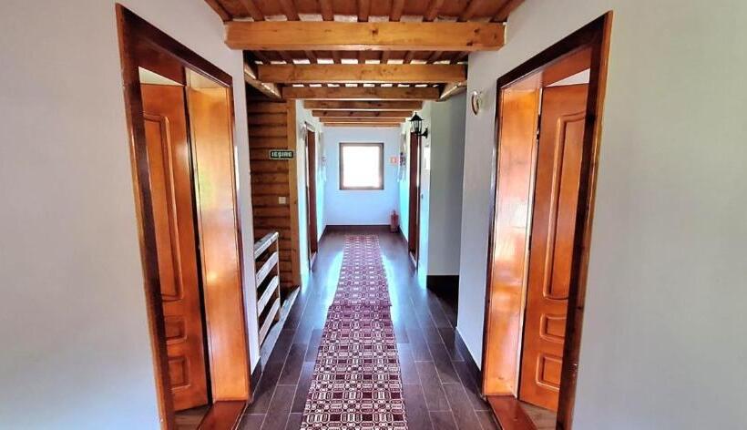 Стандартный внешний трехместный номер с ванной комнатой, Pensiunea Ileana Teleptean