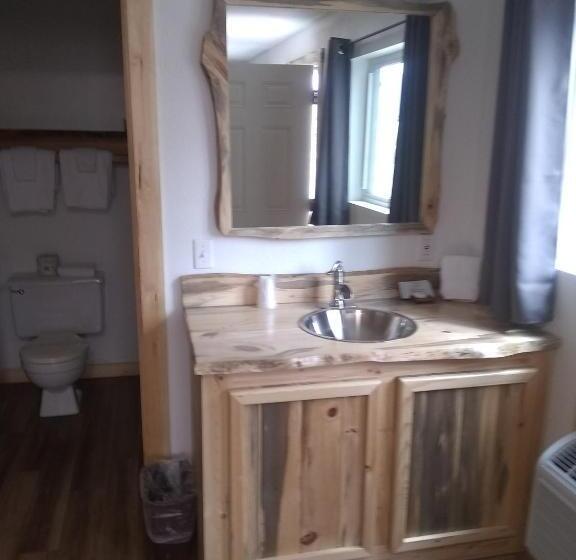 غرفة ديلوكس, Kootenai Valley Motel