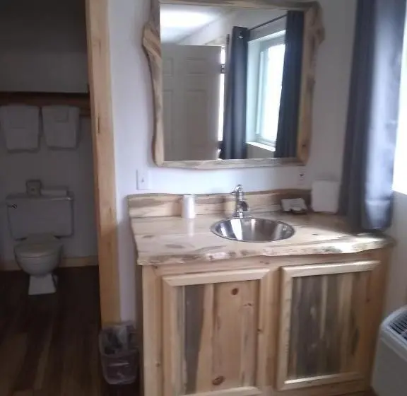 デラックスルーム, Kootenai Valley Motel