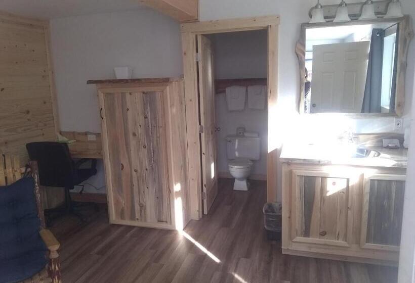 غرفة ديلوكس, Kootenai Valley Motel