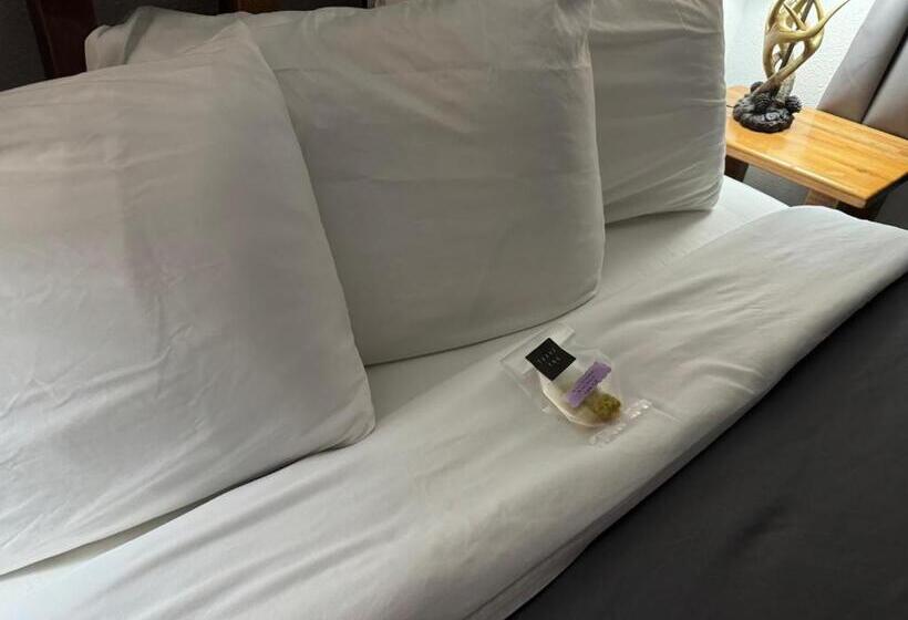 غرفة ديلوكس, Kootenai Valley Motel