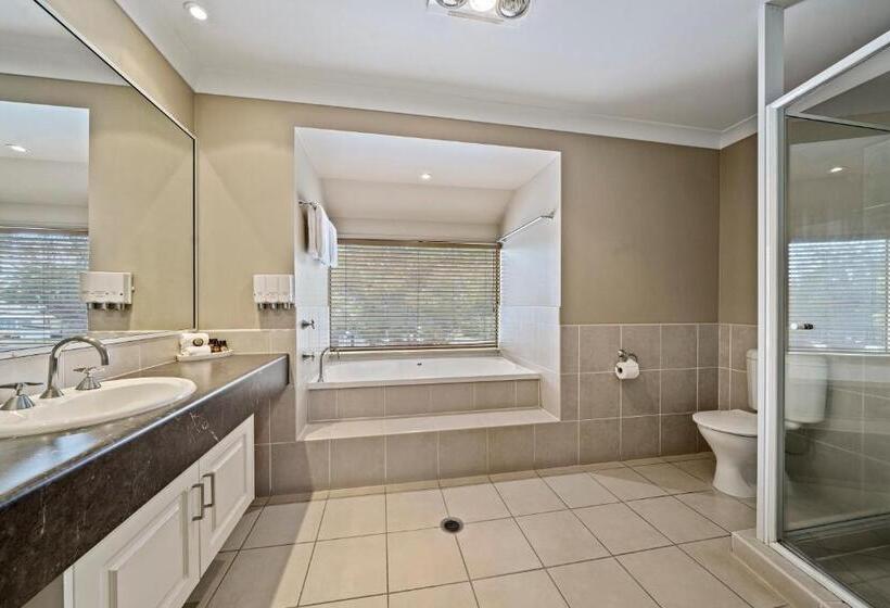 스위트 킹사이즈 침대, Ambassador On Ruthven