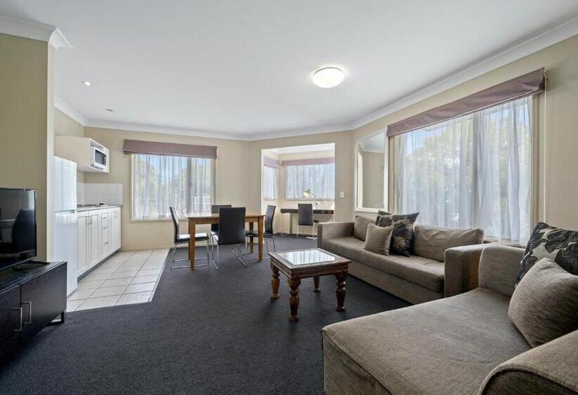 침실 2개 아파트, Ambassador On Ruthven