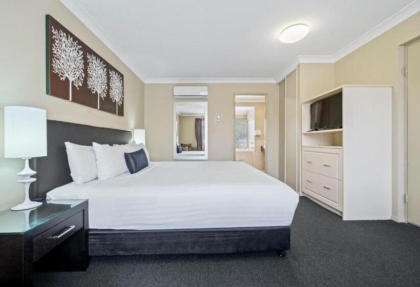 디럭스 스위트 킹 침대, Ambassador On Ruthven