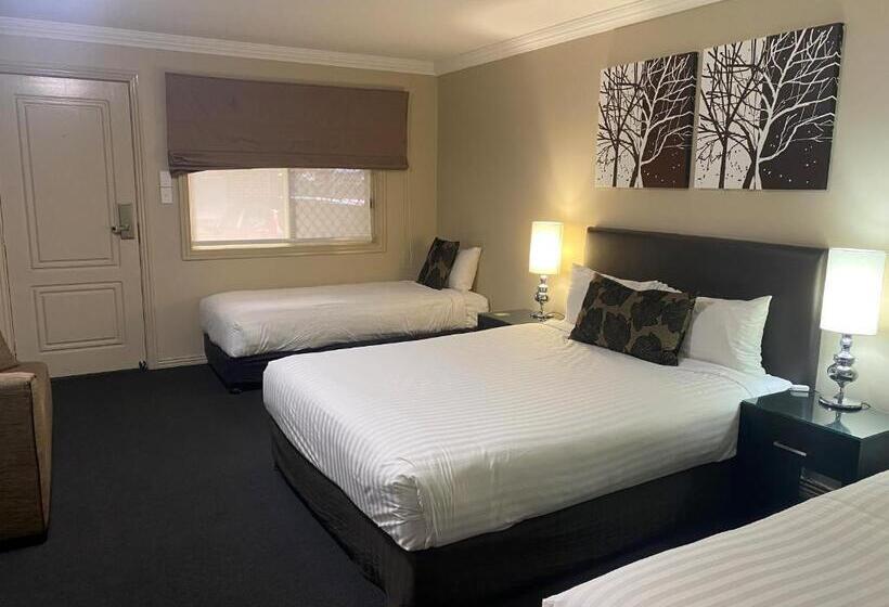 패밀리 룸, Ambassador On Ruthven