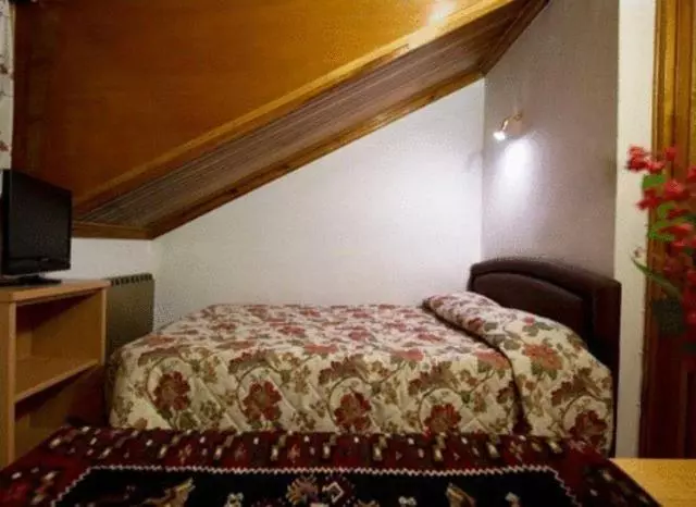 Chambre en Attique, Bitouni