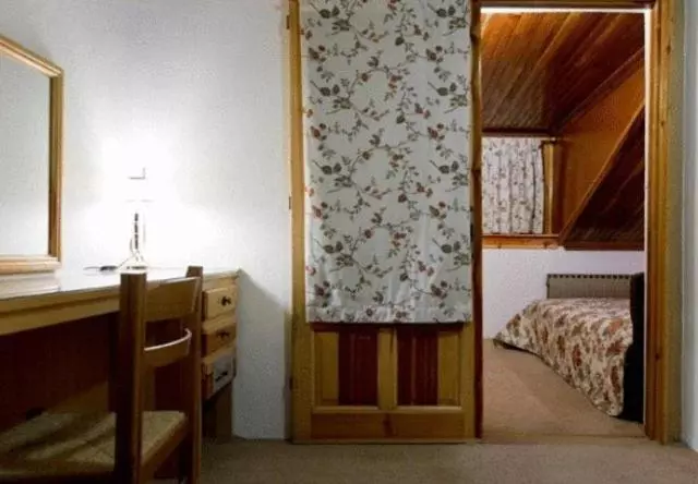 Chambre en Attique, Bitouni