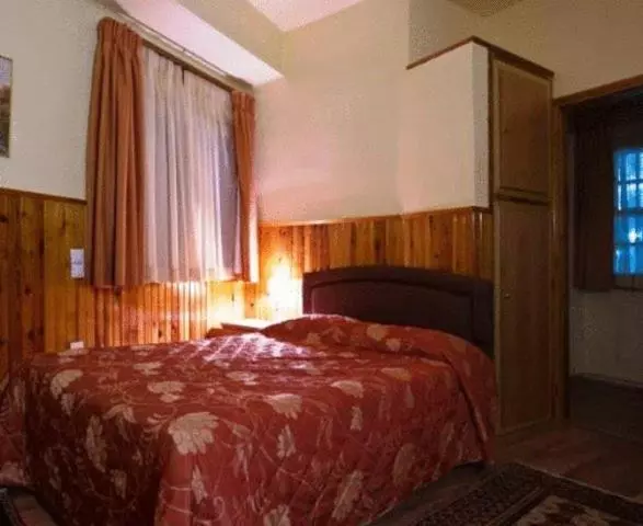 Chambre Standard Individuelle, Bitouni