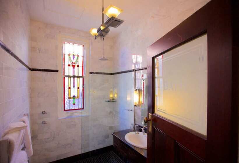 חדר סטנדרט, Carrington