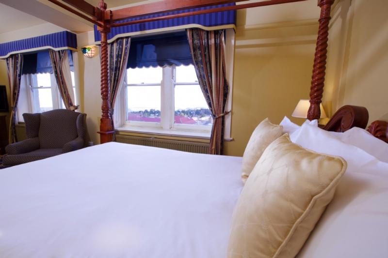 סוויטת ג'וניור, Carrington