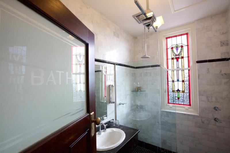 חדר סטנדרט, Carrington