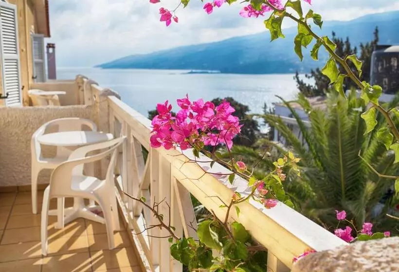 اتاق استاندارد با چشم‌انداز باغ, Cavos Bay Hotel & Studios