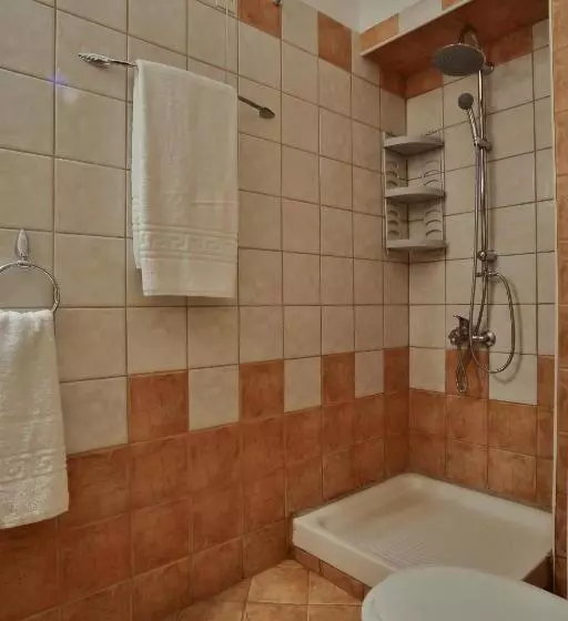 Standard Neljän Hengen Huone, Ilion