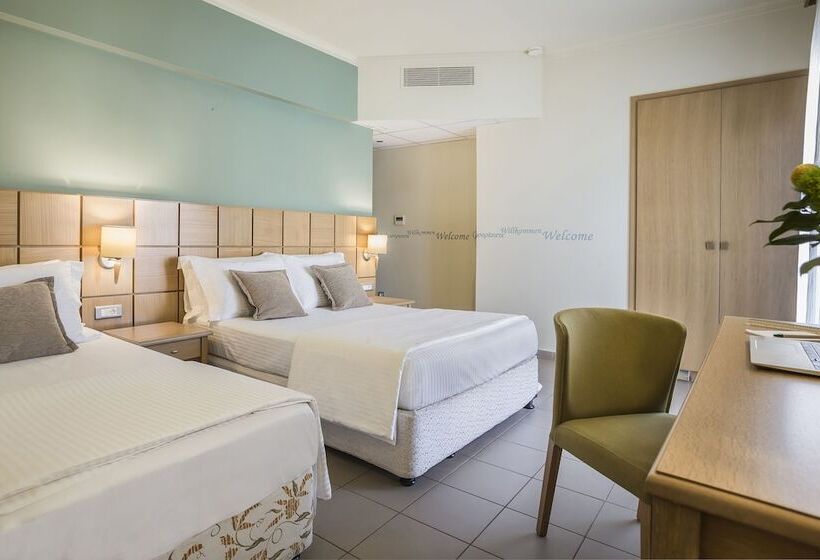 غرفة كلاسيكية ثلاثية, Ionian Plaza Hotel & Spa