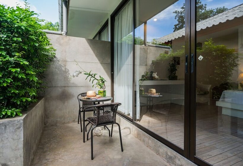 スタンダードスタジオ, Laksasubha Hua Hin