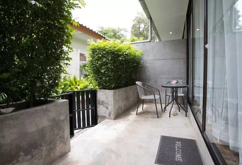 Standard-studio, Laksasubha Hua Hin