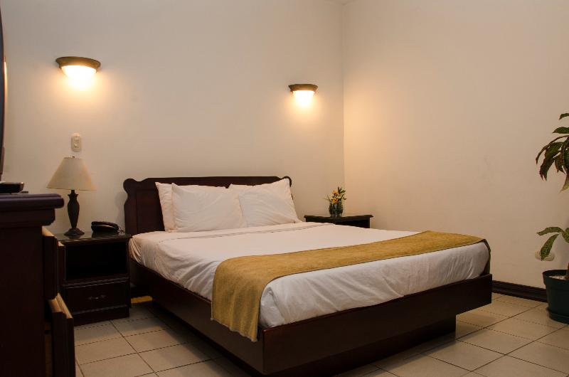 Полулюкс, Plaza Real Suites & Apartments San Jose