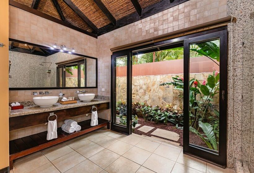 غرفة ديلوكس سرير ملكى, Hideaway Rio Celeste