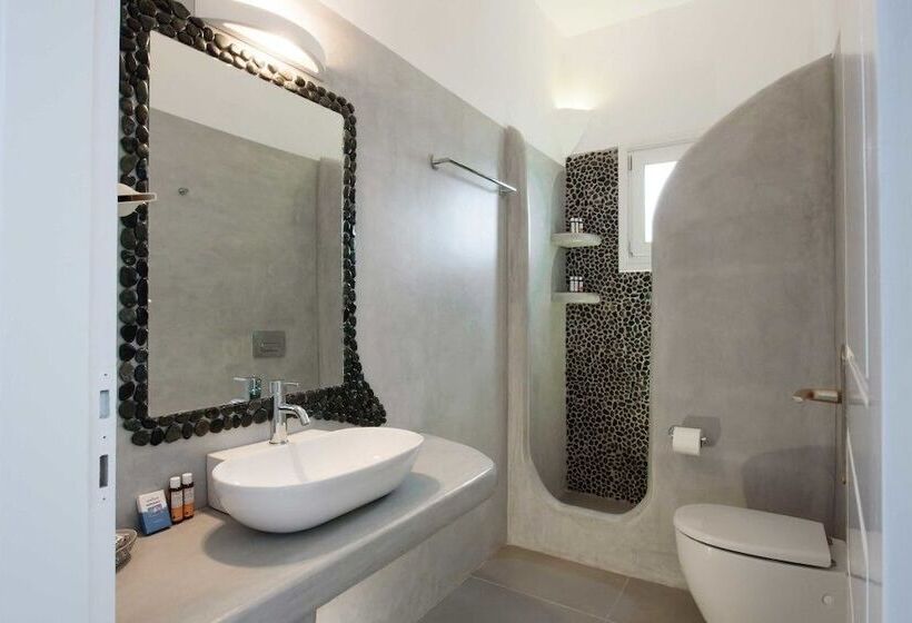 Номер Стандарт Вид на Море, Tania Milos