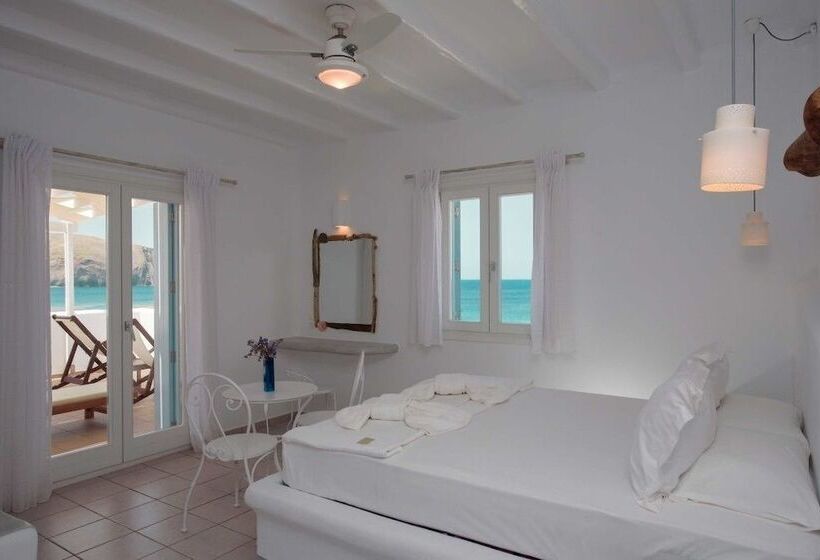 Номер Стандарт Вид на Море, Tania Milos