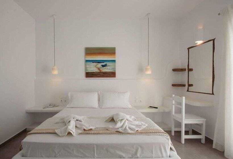 Номер Стандарт Вид на Море, Tania Milos