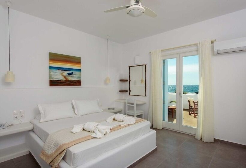 Номер Стандарт Вид на Море, Tania Milos